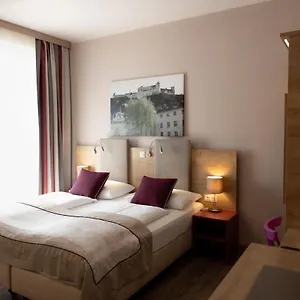 Max70 Hotell
